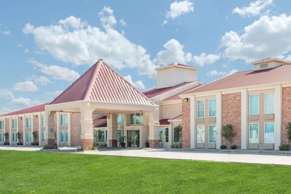 Central Oklahoma City Hotel | Super 8 by Wyndham Oklahoma City