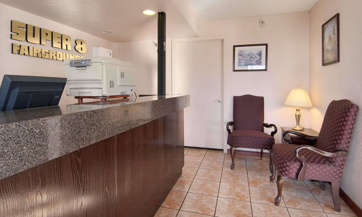 Central Oklahoma City Hotel | Super 8 by Wyndham Oklahoma Fairgrounds