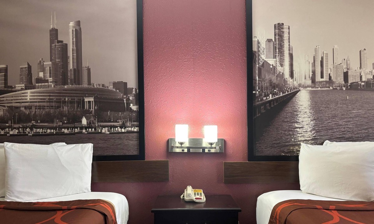 Paris Hotel | Super 8 by Wyndham Paris IL