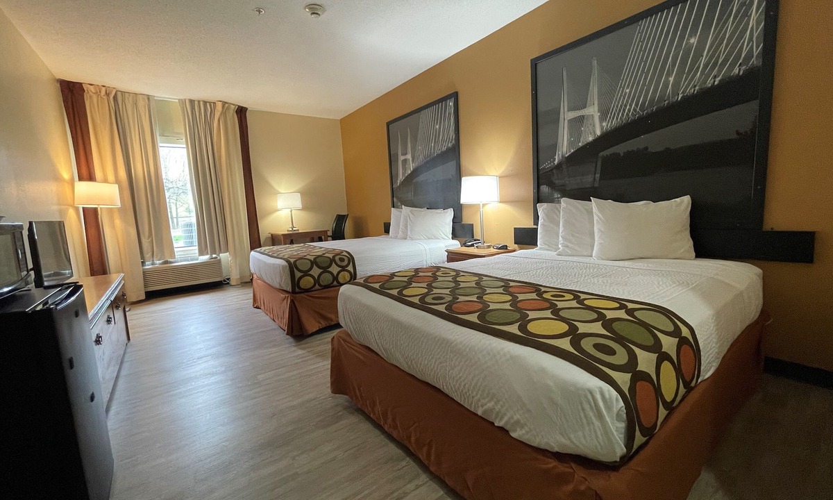 Pevely Hotel | Super 8 by Wyndham Pevely