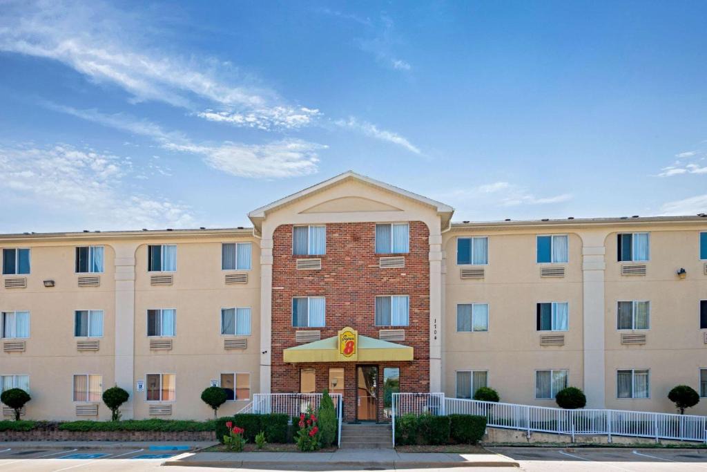 Plano Hotel | Super 8 by Wyndham Plano/Dallas Area