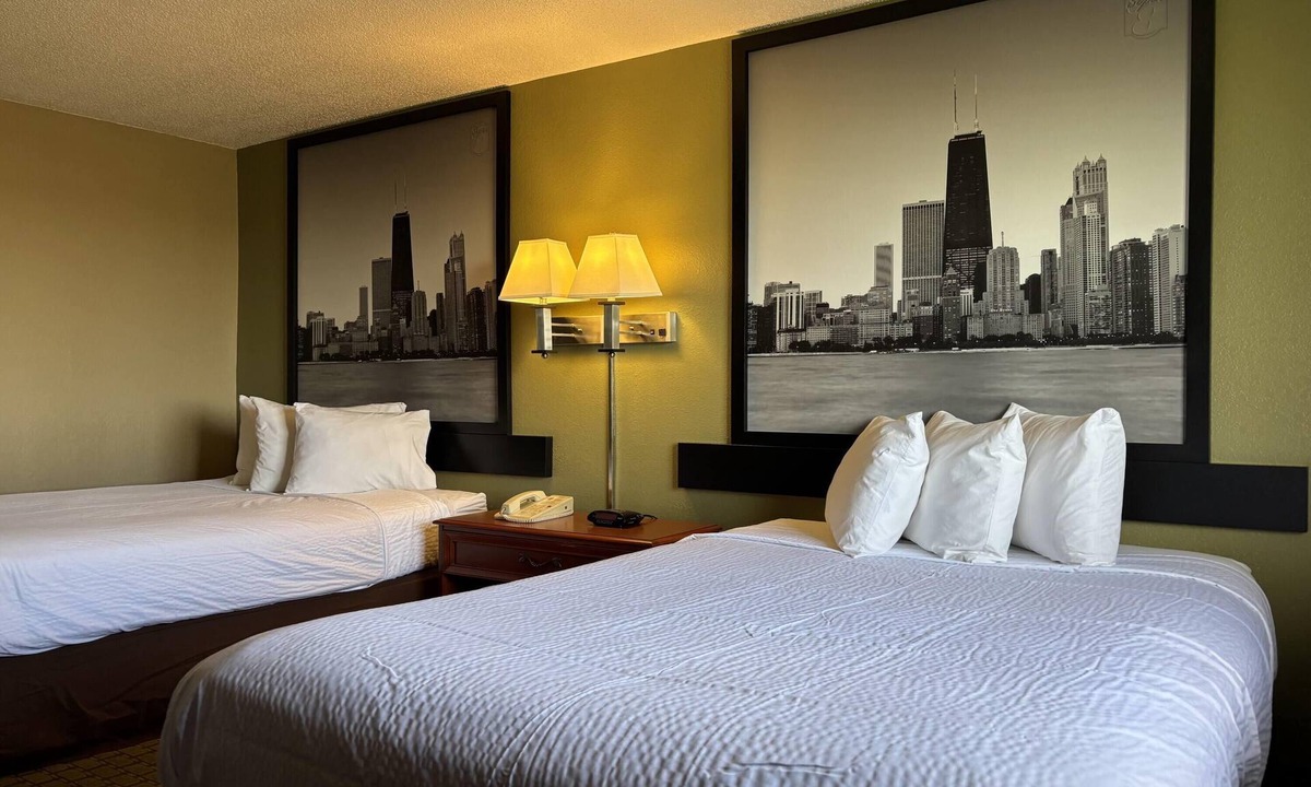 Pontiac Hotel | Super 8 by Wyndham Pontiac