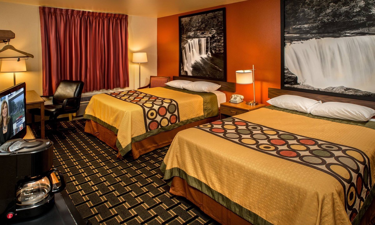 Prestonsburg Hotel | Super 8 by Wyndham Prestonsburg