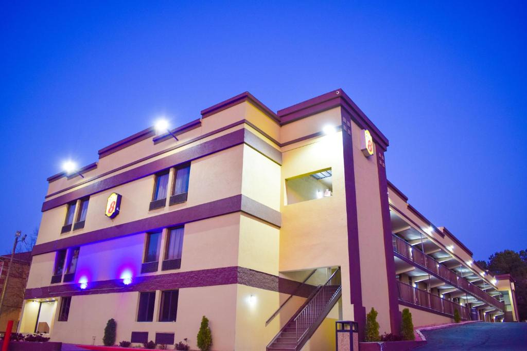 Southwest Raleigh Hotel | Super 8 by Wyndham Raleigh Downtown