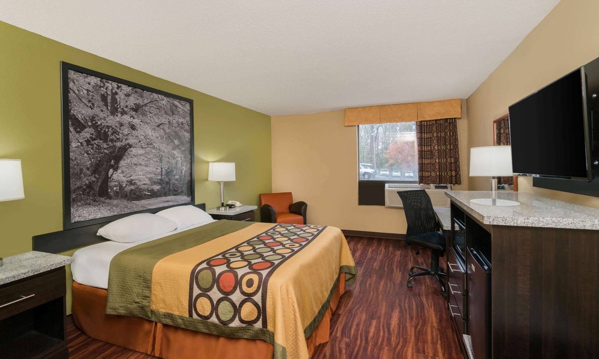 Northeast Raleigh Hotel | Super 8 by Wyndham Raleigh North East