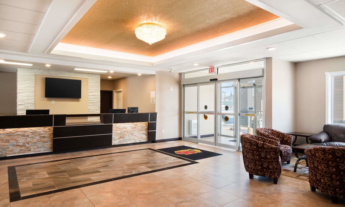 Regina Hotel | Super 8 by Wyndham Regina