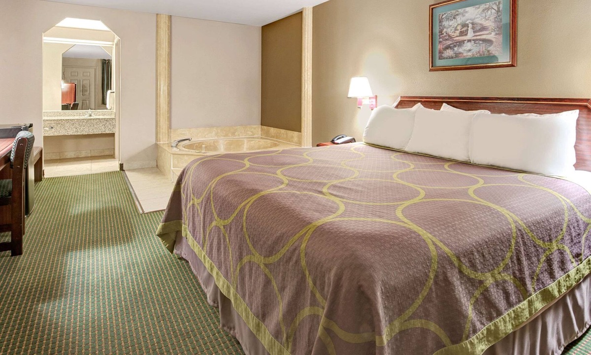 Richardson Hotel | Super 8 by Wyndham Richardson Dallas