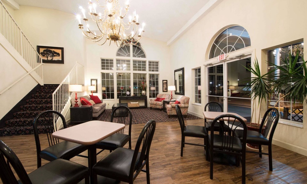 Richmond Hotel | Super 8 by Wyndham Richmond