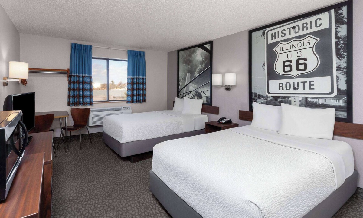 Romeoville Hotel | Super 8 by Wyndham Romeoville Bolingbrook