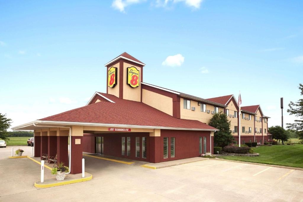 Salem Hotel | Super 8 by Wyndham Salem