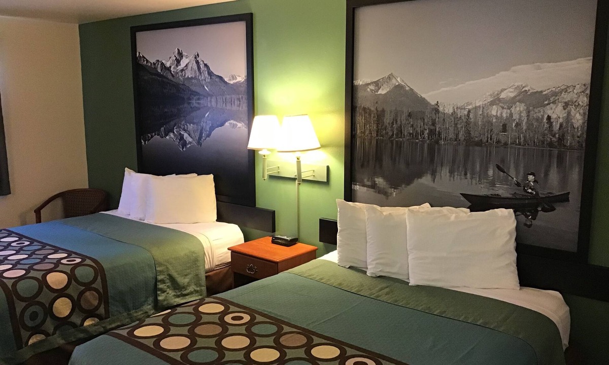 Salmon Hotel | Super 8 by Wyndham Salmon