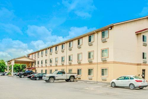 Wetmore Hotel | Super 8 by Wyndham San Antonio/Fiesta