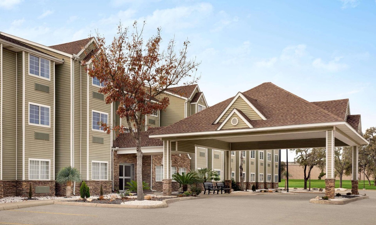 North San Antonio - SAT Hotel | Super 8 by Wyndham San Antonio Airport North