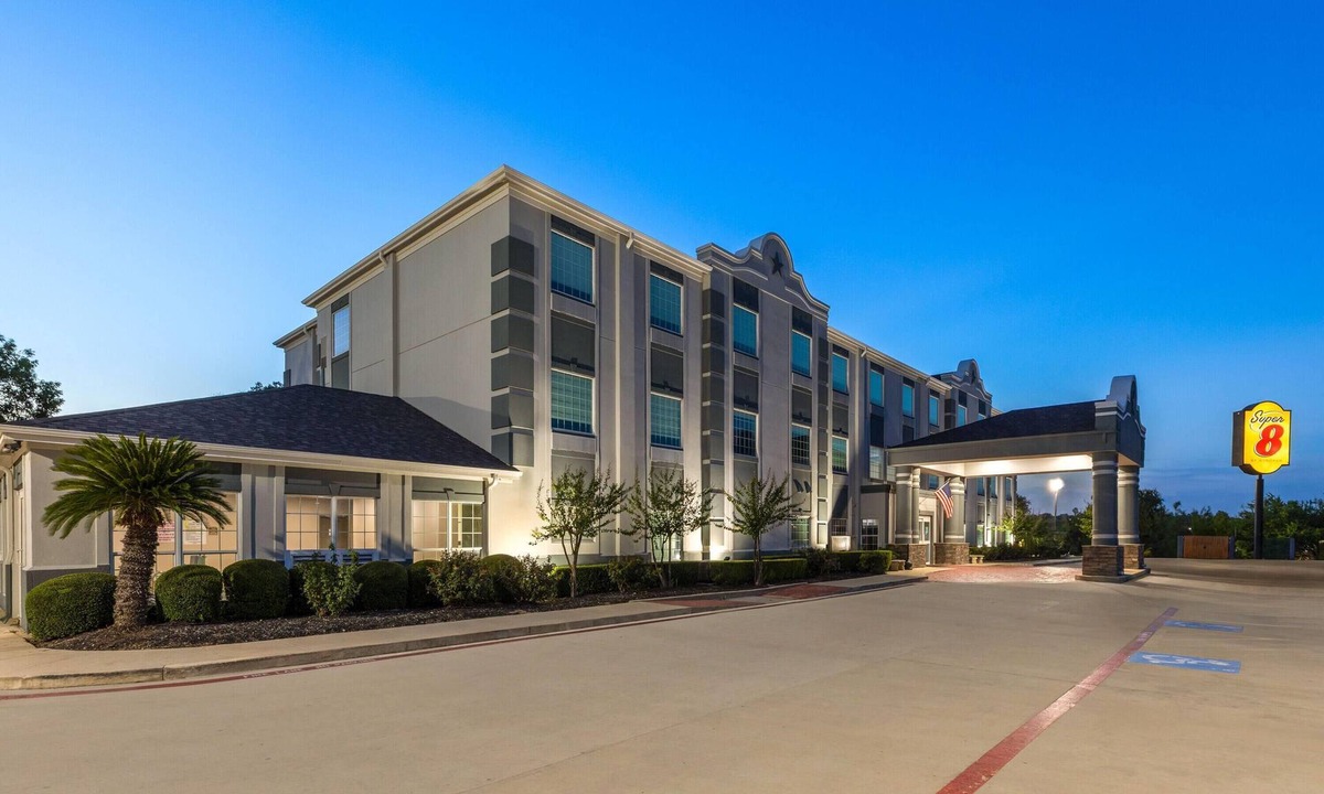 San Antonio Hotel | Super 8 by Wyndham San Antonio/Alamodome Area