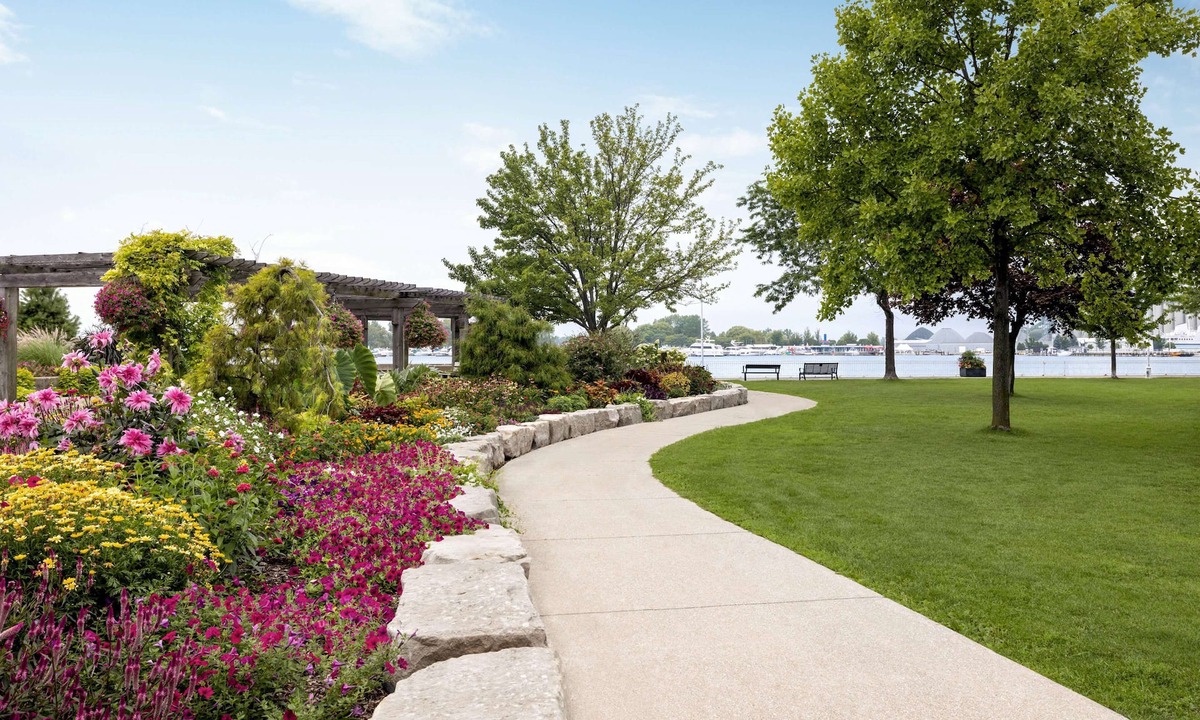 Sarnia Hotel | Super 8 by Wyndham Sarnia ON