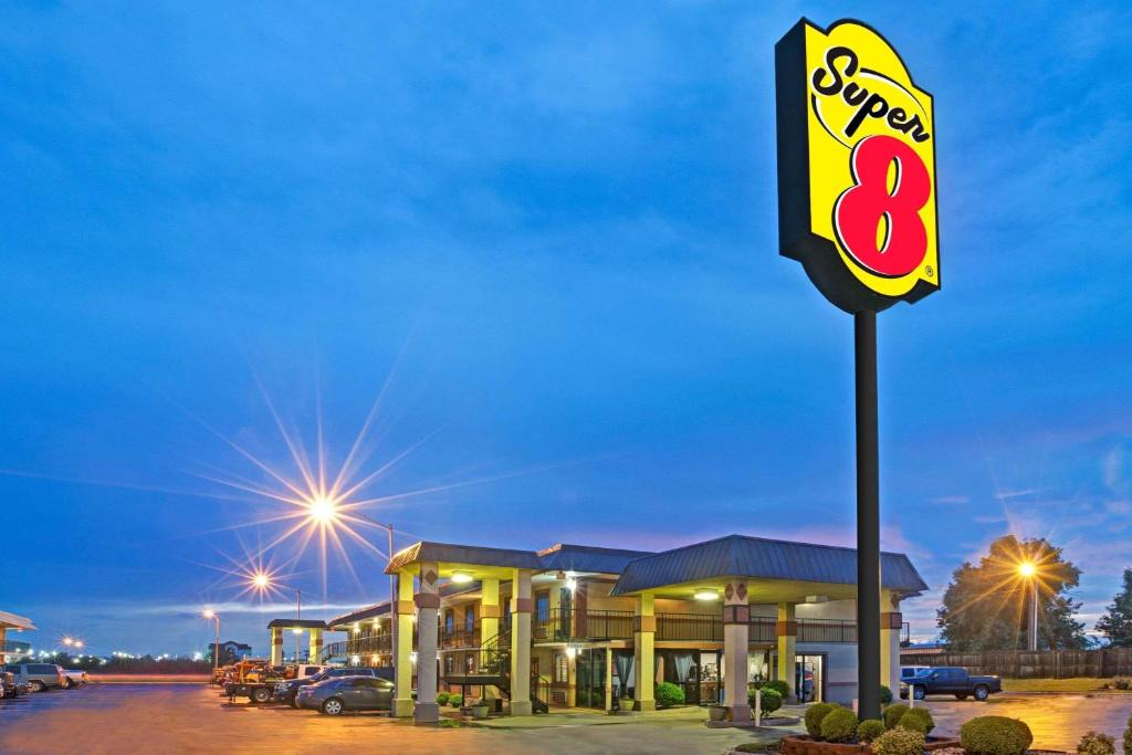 Shawnee Hotel | Super 8 by Wyndham Shawnee