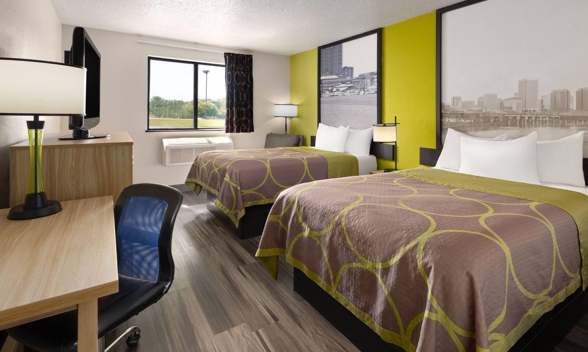 South Boston Hotel | Super 8 by Wyndham South Boston VA