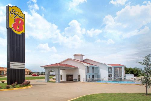 Springdale Hotel | Super 8 by Wyndham Springdale AR