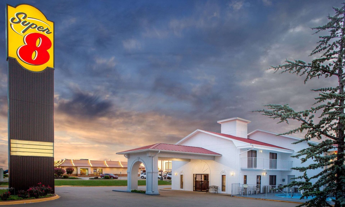 Springdale Hotel | Super 8 by Wyndham Springdale AR