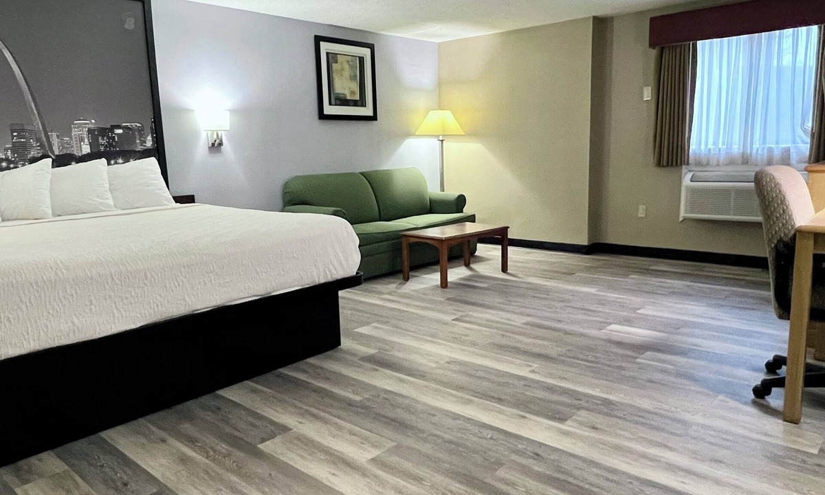 St. Clair Hotel | Super 8 by Wyndham St. Clair MO
