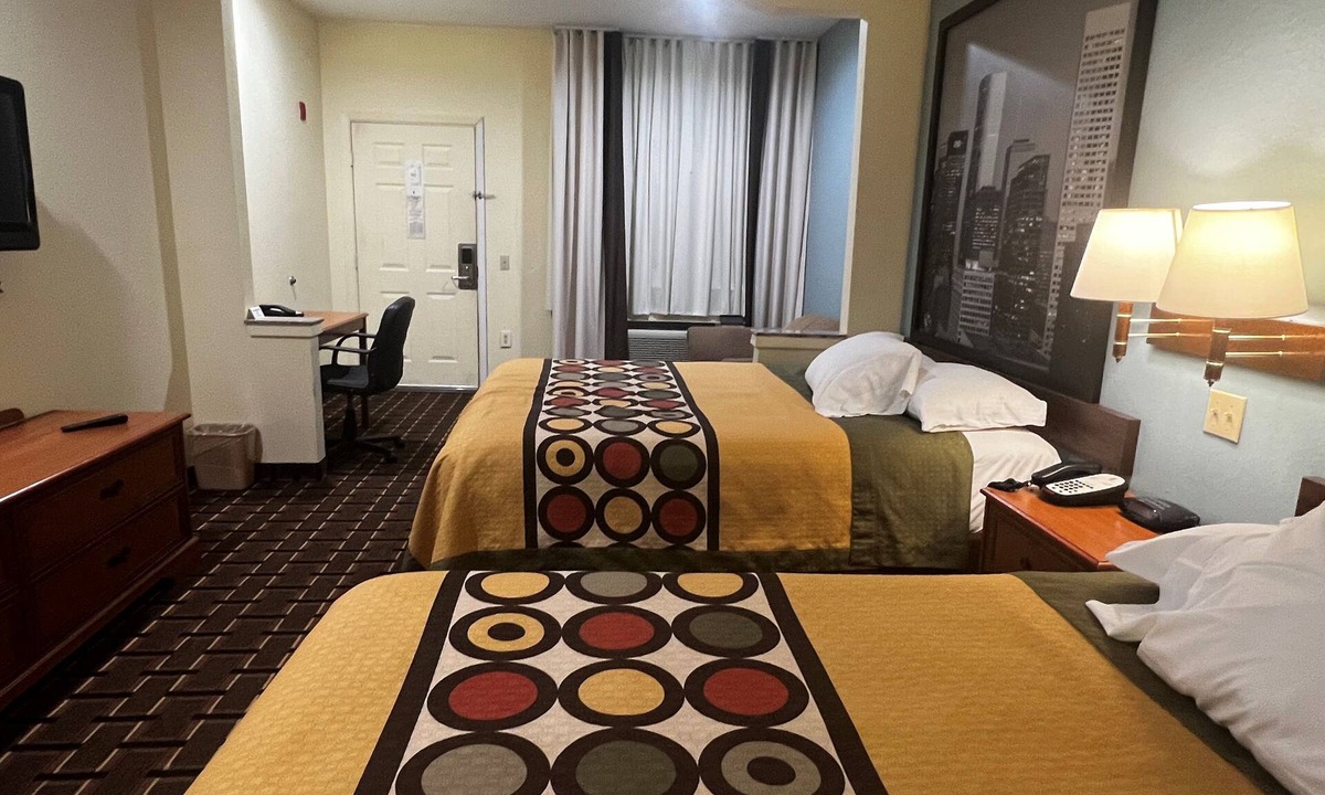 Stafford Hotel | Super 8 by Wyndham Stafford Sugarland Area