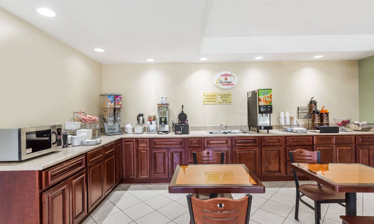 Statesboro Hotel | Super 8 by Wyndham Statesboro
