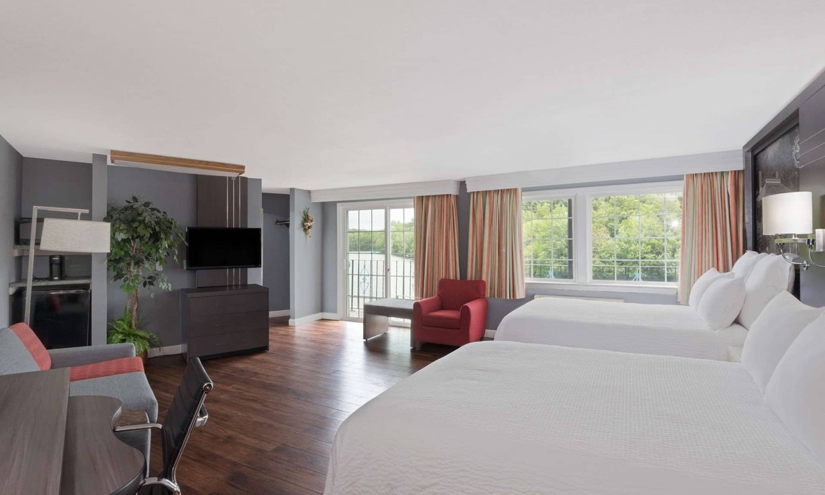 Sturbridge Hotel | Super 8 by Wyndham Sturbridge