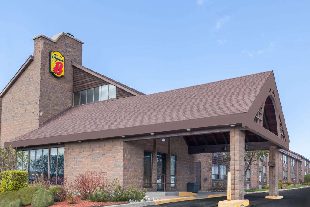 Sudbury Hotel | Super 8 by Wyndham Sudbury ON
