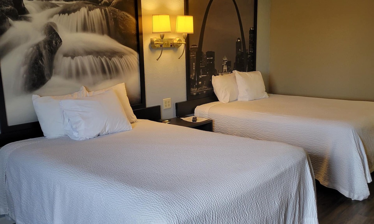 Sullivan Hotel | Super 8 by Wyndham Sullivan