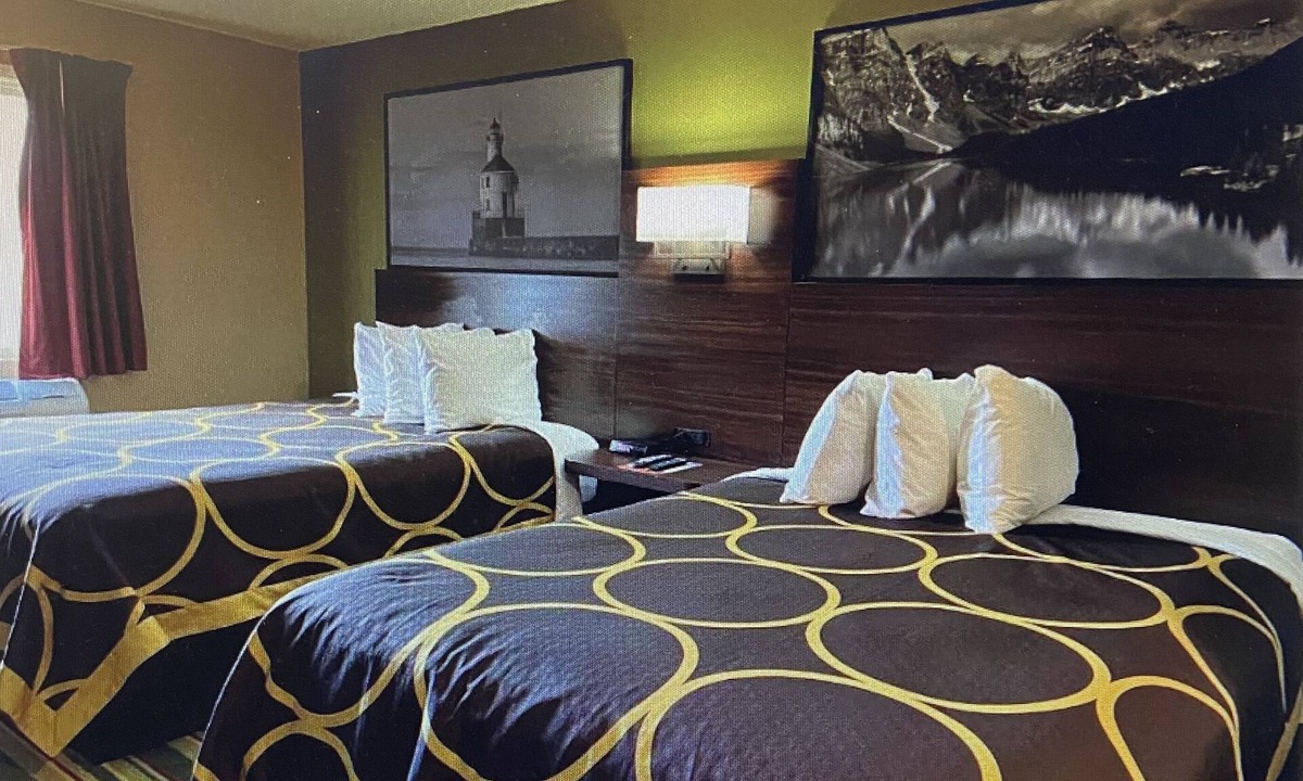 Superior Hotel | Super 8 by Wyndham Superior WI