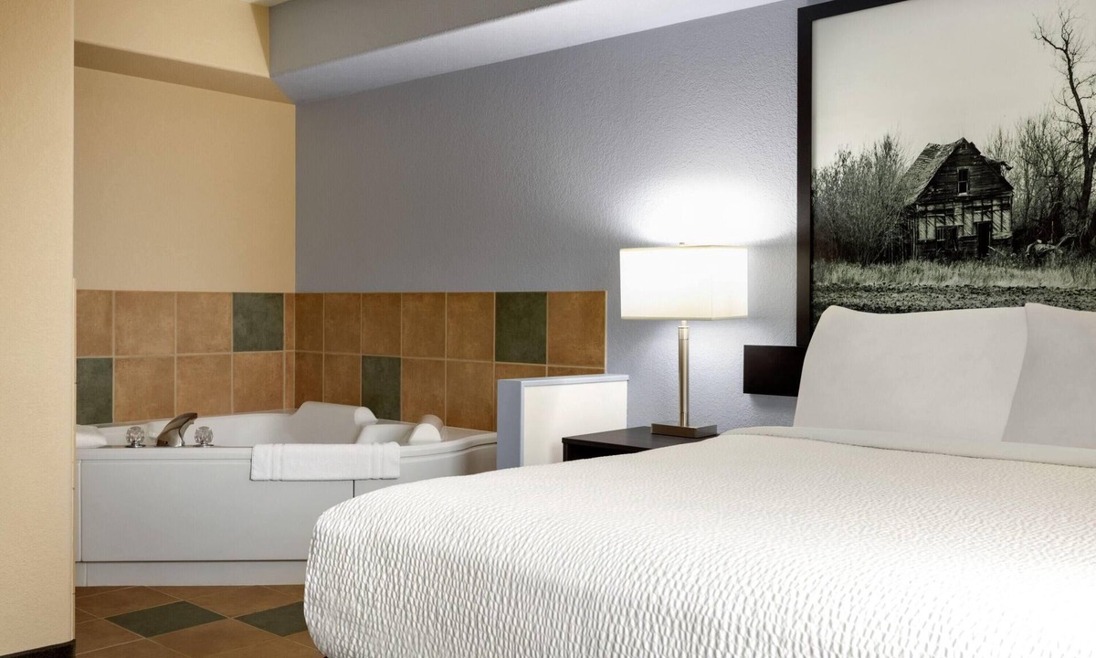 Swan River Hotel | Super 8 by Wyndham Swan River MB