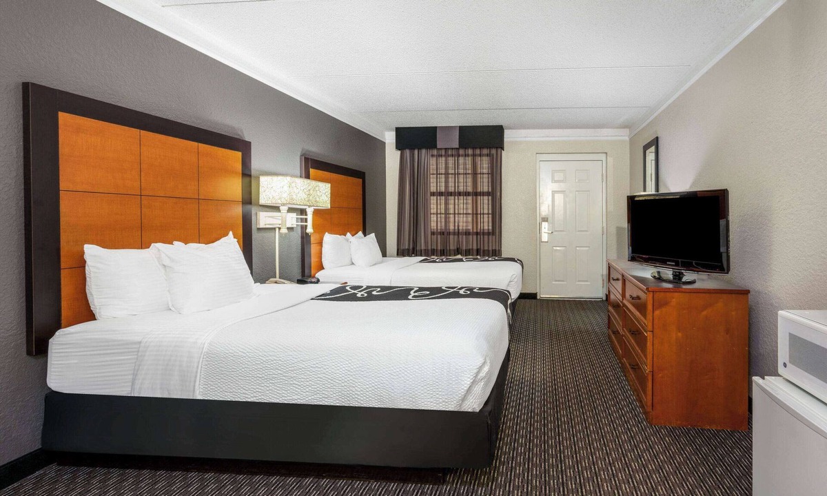 Shenandoah Hotel | Super 8 by Wyndham The Woodlands North
