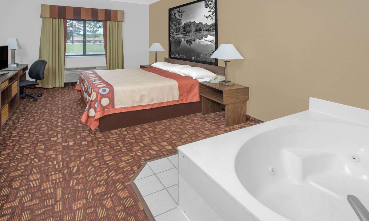 Three Rivers Hotel | Super 8 by Wyndham Three Rivers