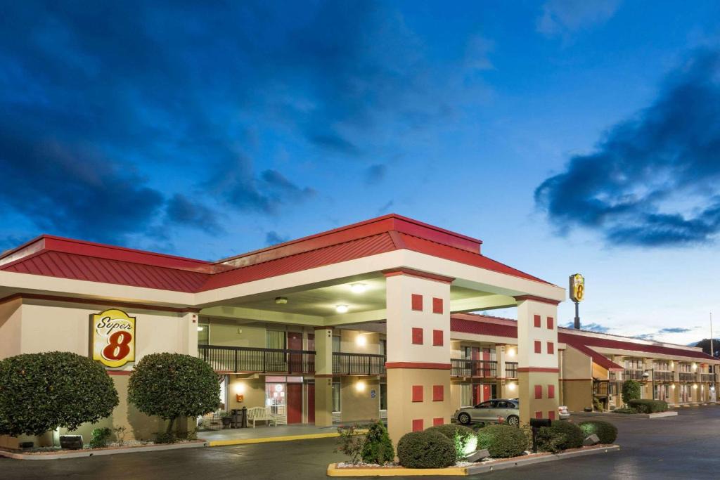 Tifton Hotel | Super 8 by Wyndham Tifton