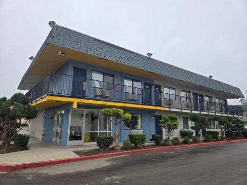 Tracy Hotel | Super 8 by Wyndham Tracy