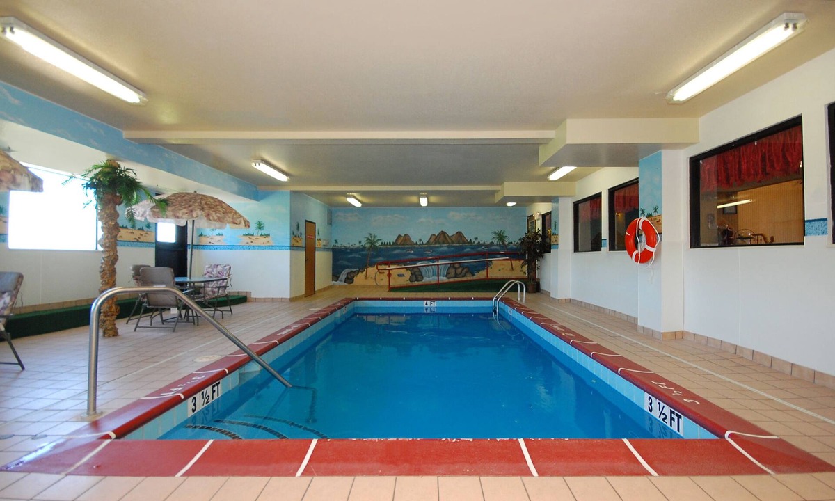 Troy Hotel | Super 8 by Wyndham Troy IL/St. Louis Area