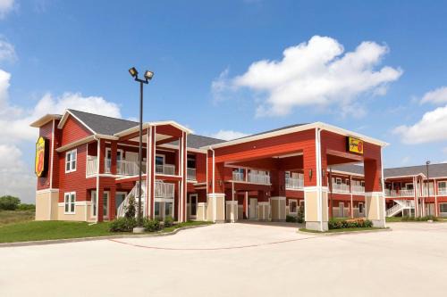 Carrizo Springs Hotel | Super 8 by Wyndham Carrizo Springs