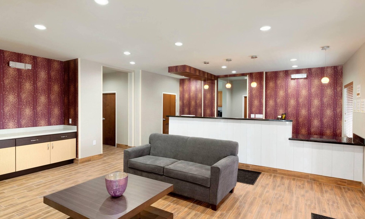 Carrizo Springs Hotel | Super 8 by Wyndham Carrizo Springs