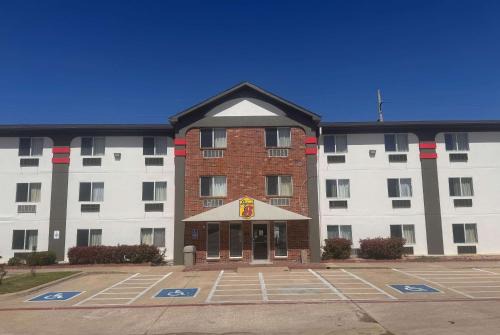 College Station Hotel | Super 8 by Wyndham College Station