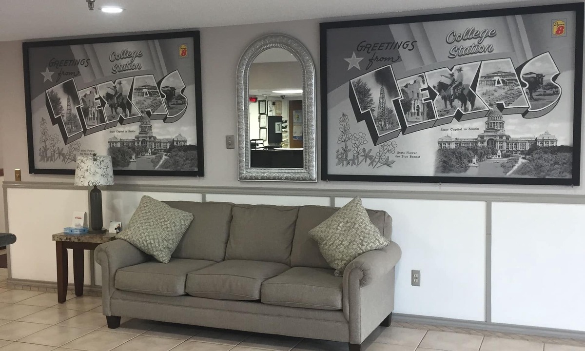 College Station Hotel | Super 8 by Wyndham College Station