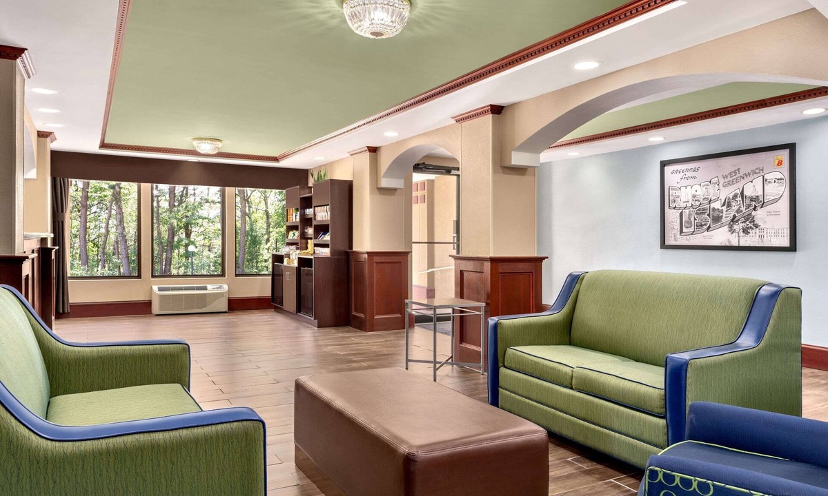 West Greenwich Hotel | Super 8 by Wyndham West Greenwich/Providence