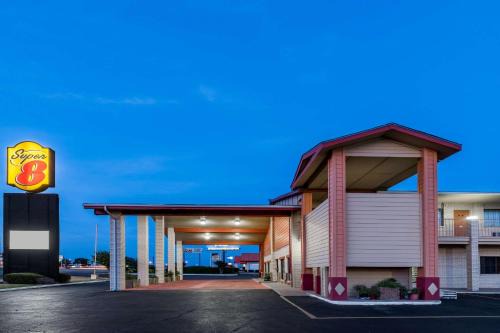 Woodway Hotel | Super 8 by Wyndham Waco/Mall area TX