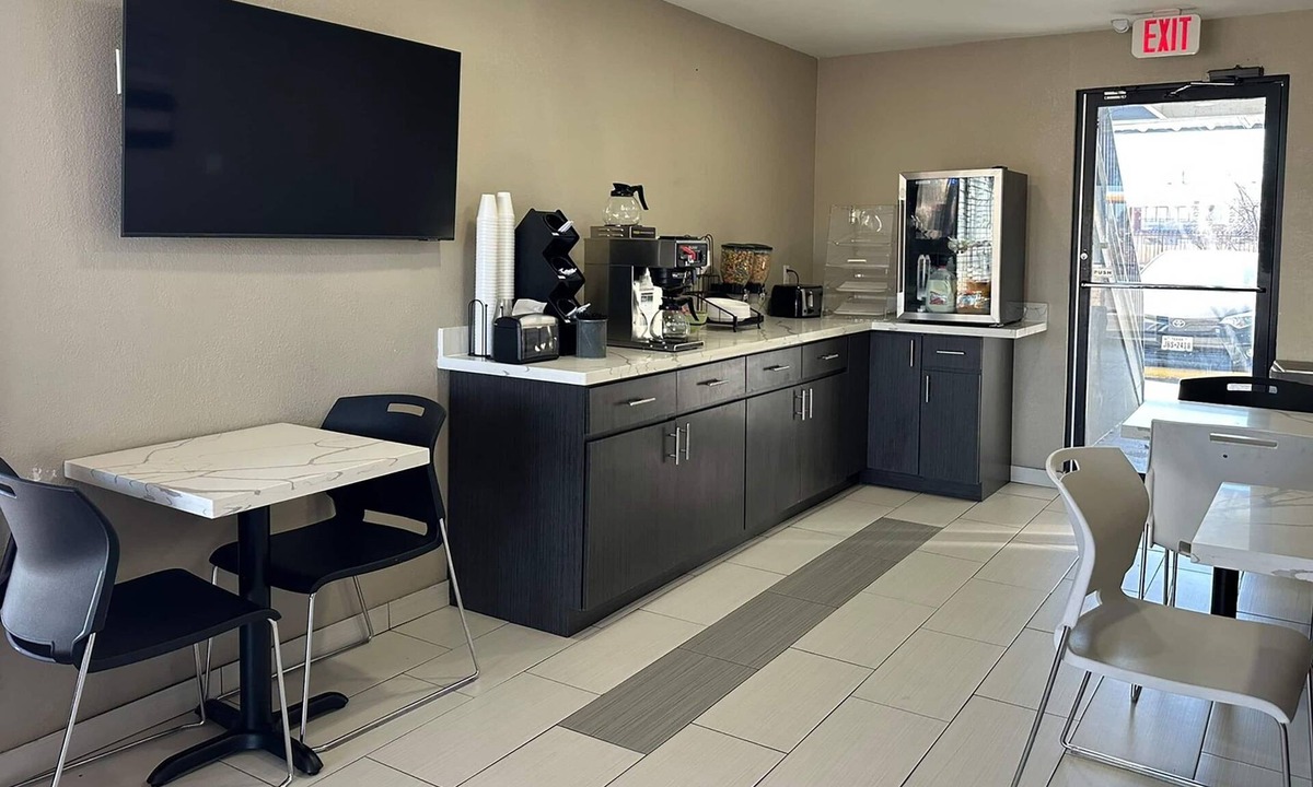 Bellmead Hotel | Super 8 by Wyndham Waco North I-35