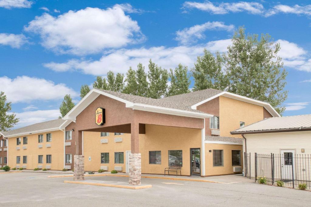 Webster City Hotel | Super 8 by Wyndham Webster City IA