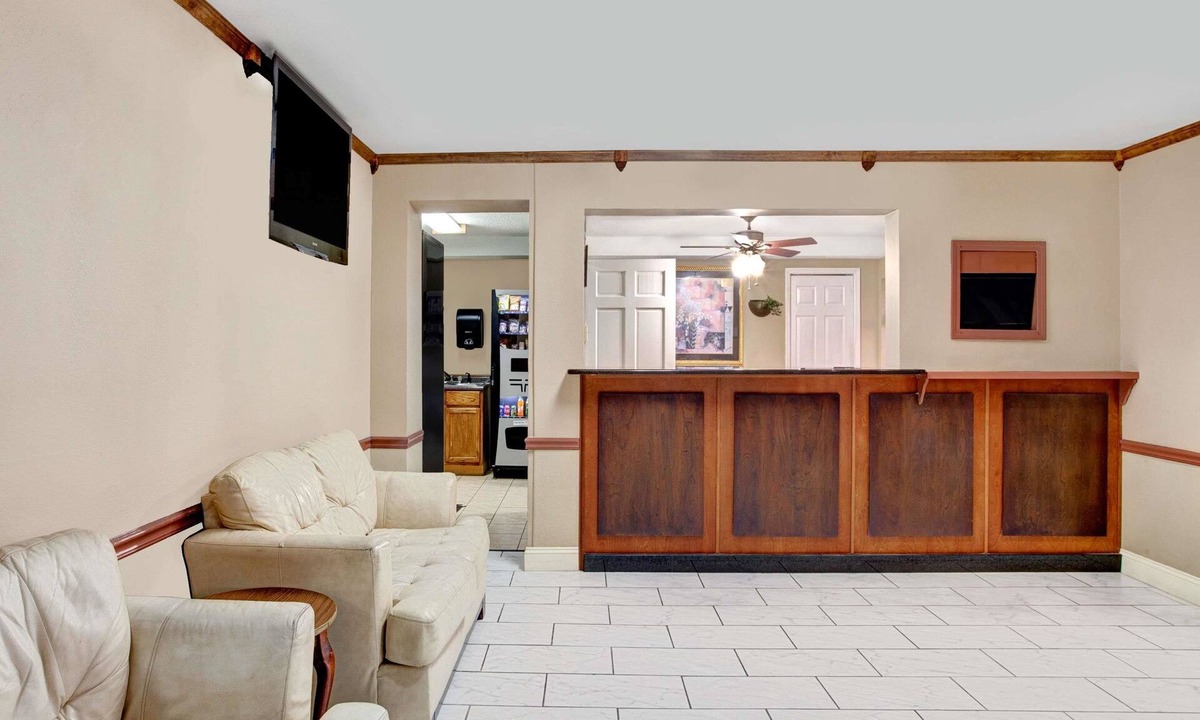 West Memphis Hotel | Super 8 by Wyndham West Memphis