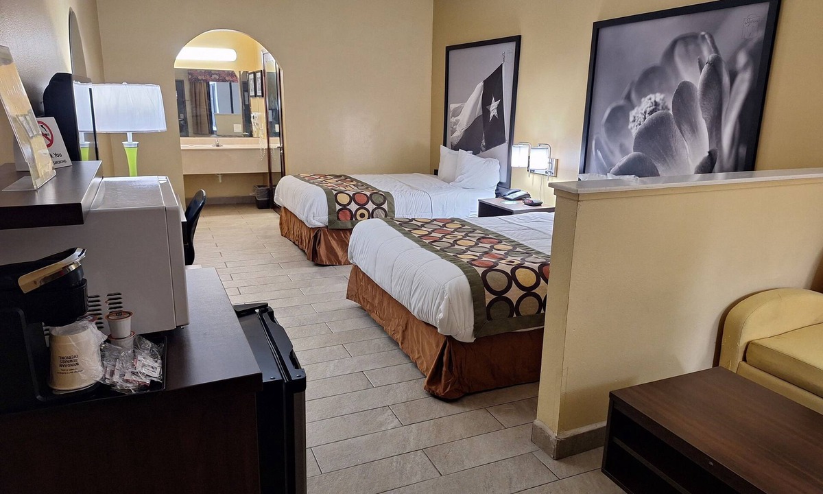 Weslaco Hotel | Super 8 by Wyndham Weslaco
