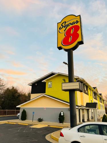 Dumbarton Hotel | Super 8 by Wyndham West Broad St Richmond
