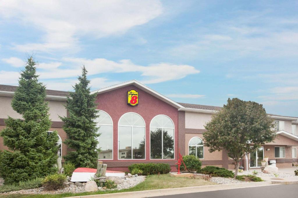West Branch Hotel | Super 8 by Wyndham West Branch