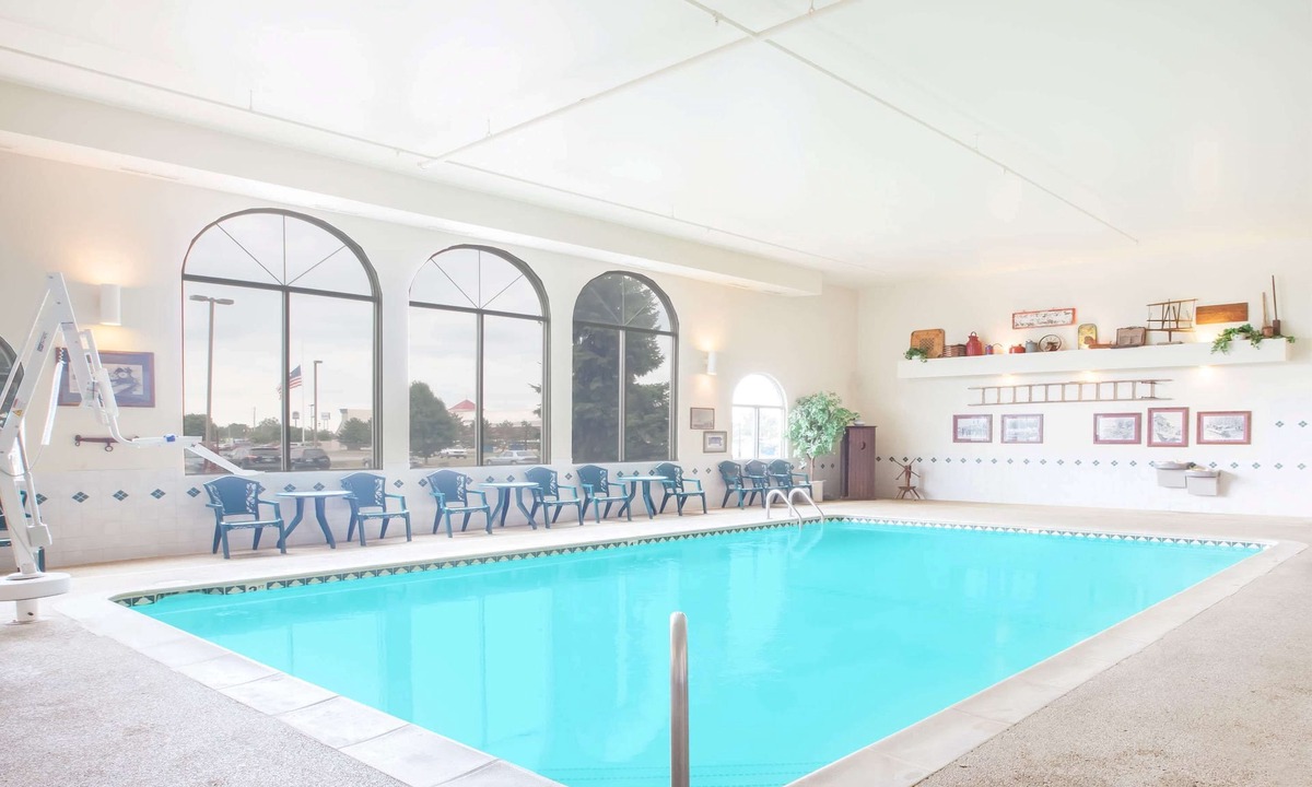 West Branch Hotel | Super 8 by Wyndham West Branch