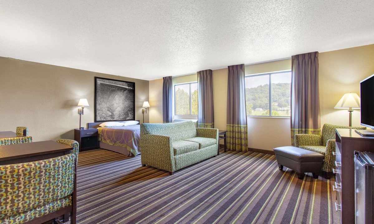 Weston Hotel | Super 8 by Wyndham Weston WV